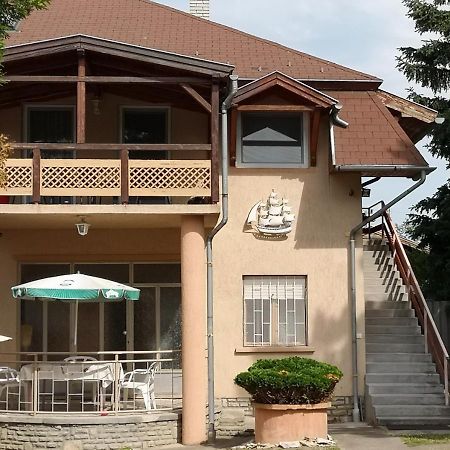 Vitorlas Apartmanhaz 시오포크 외부 사진
