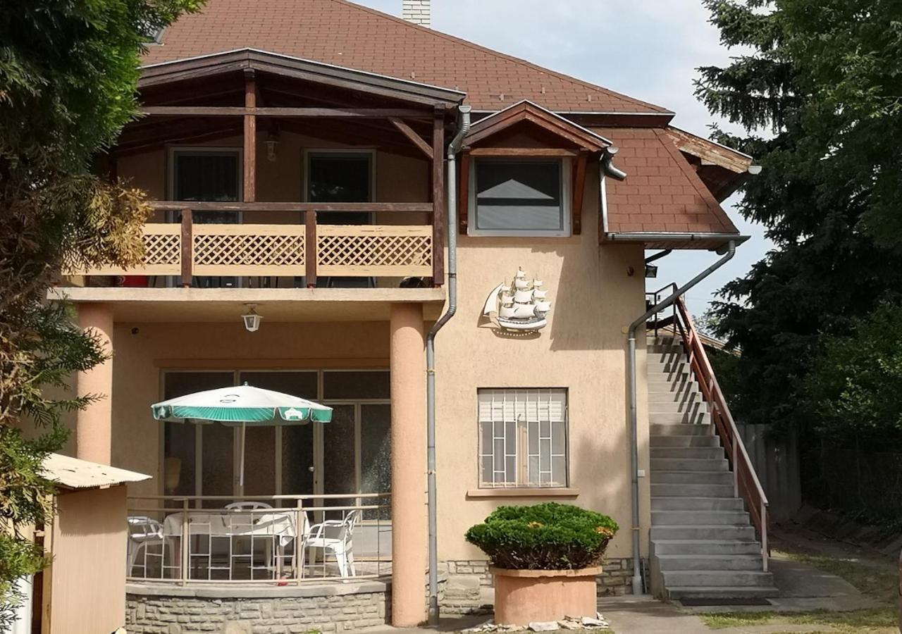 Vitorlas Apartmanhaz 시오포크 외부 사진