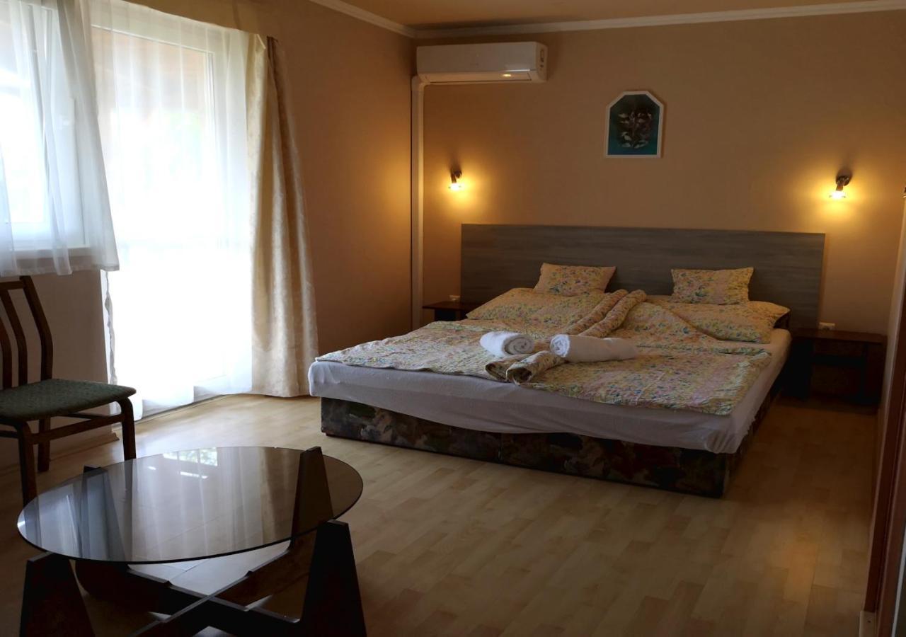 Vitorlas Apartmanhaz 시오포크 외부 사진